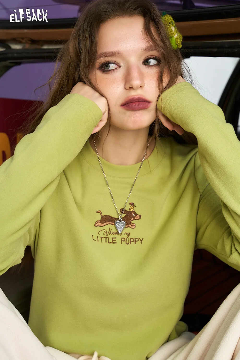 ELFSACK 2024 Winter New Arrivals Casual Versatile Original Embroidered Slimming High Neck T-shirt for Women