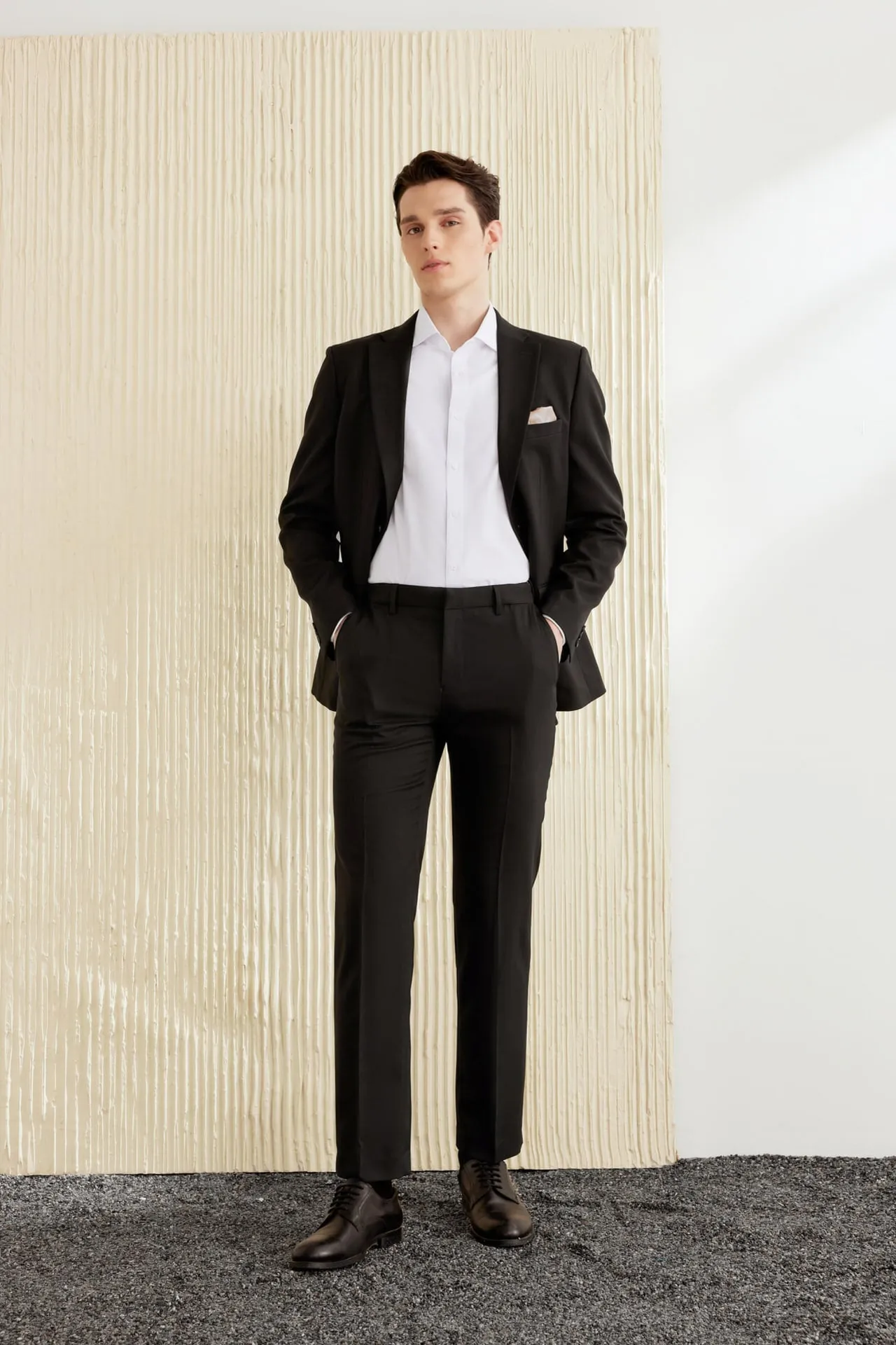 Teflon Finishing Stain Resistant Suit in Regular Fit