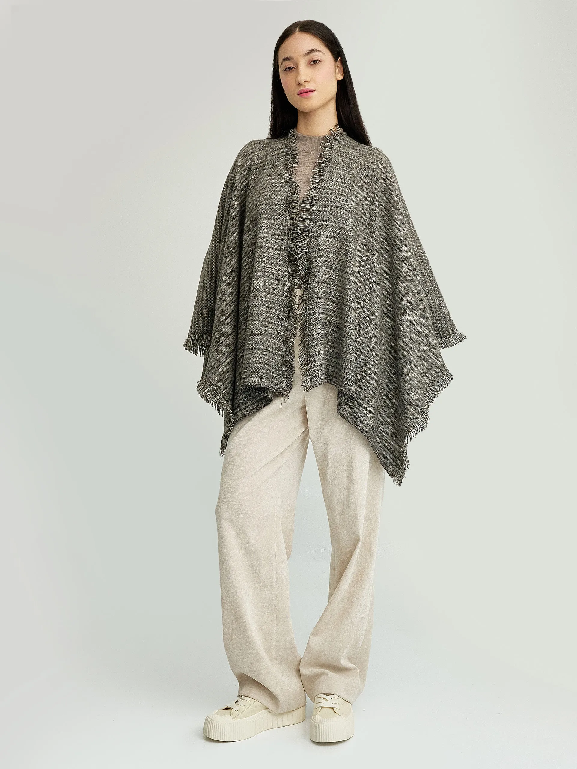 Yudith Poncho Baby Alpaca Color Beige