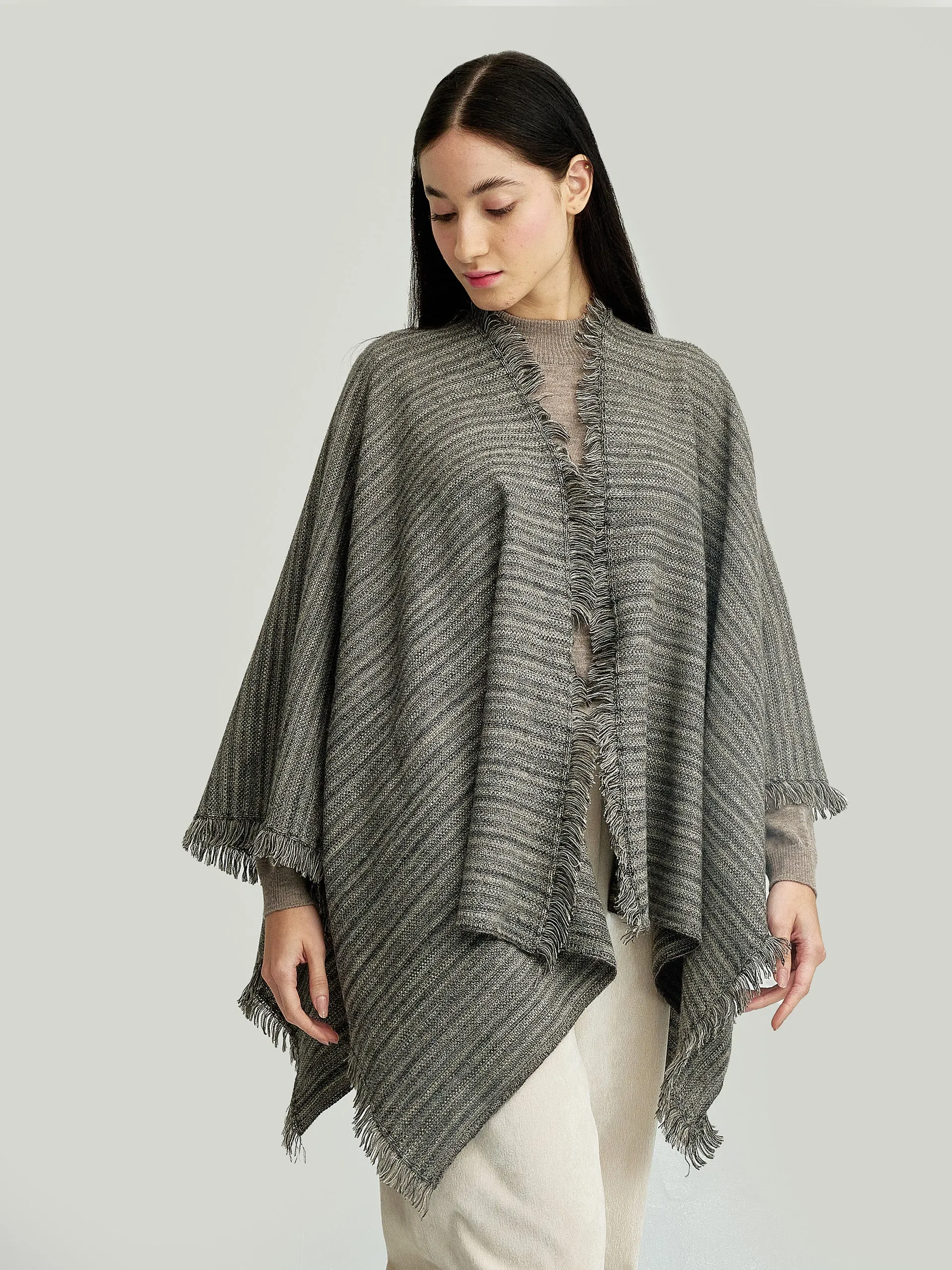 Yudith Poncho Baby Alpaca Color Beige